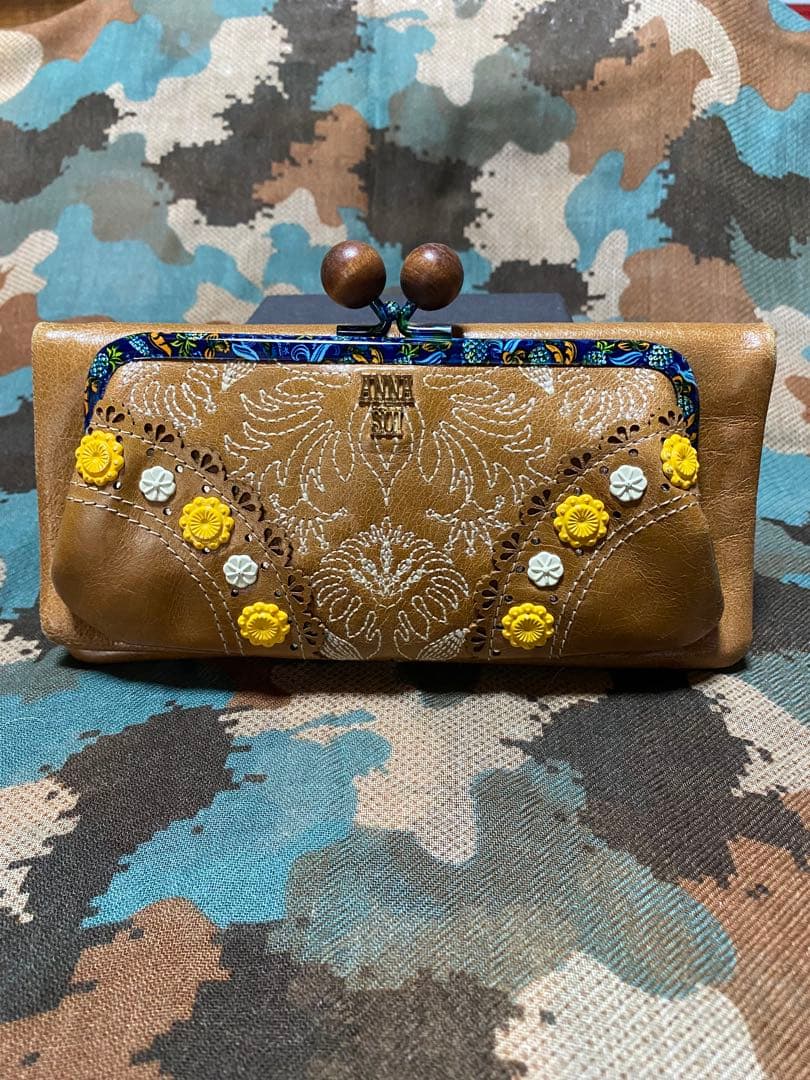 花刺繍付きブラウン長財布