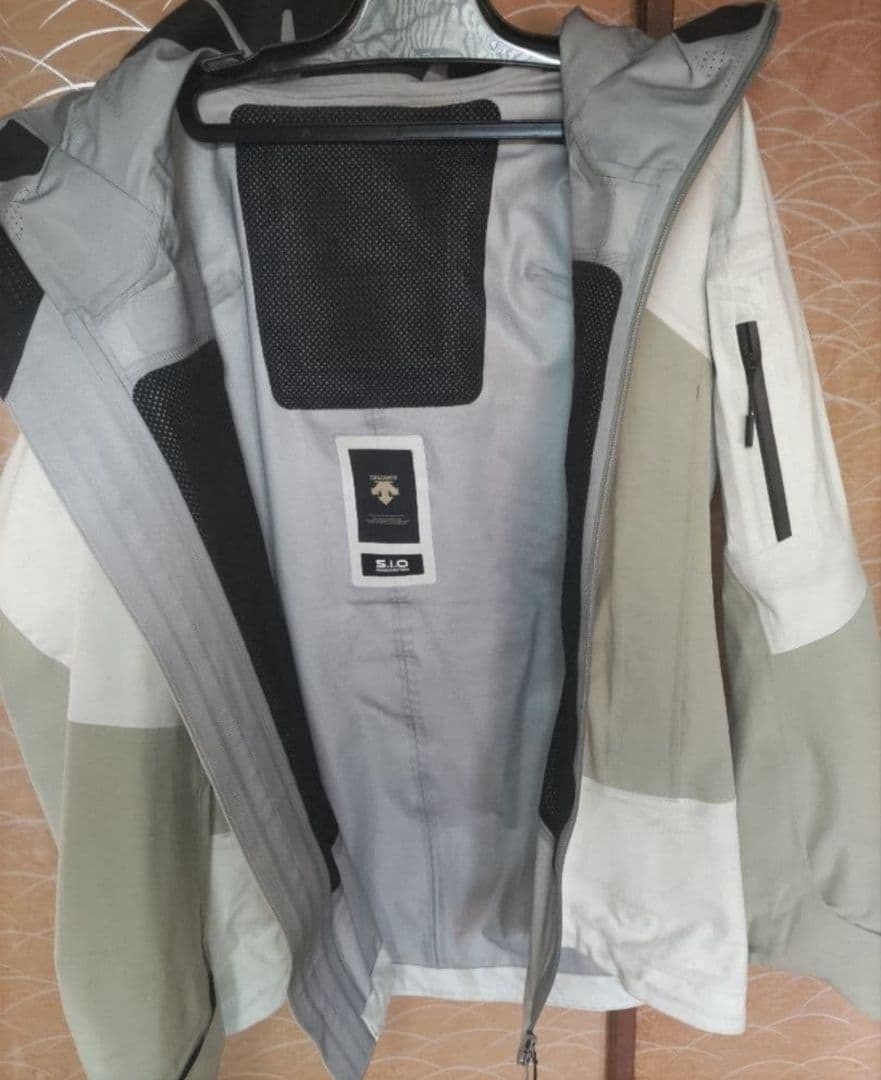 TEAM DESCENT ウエア