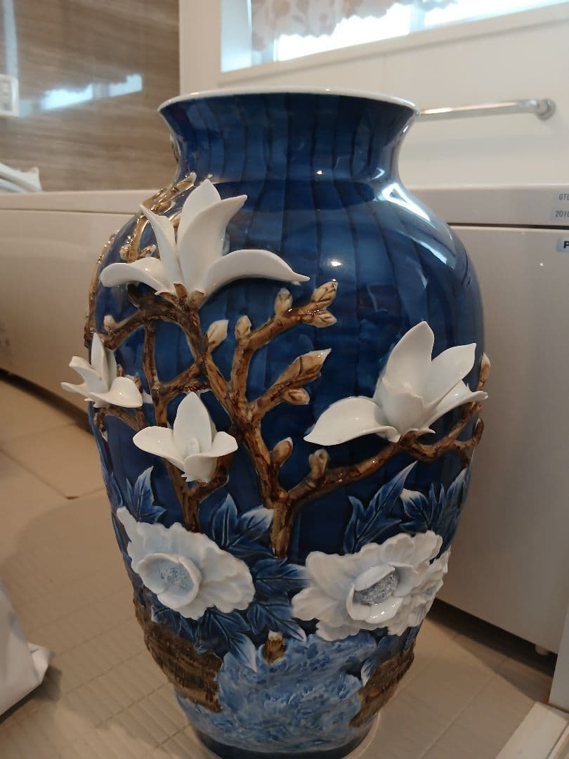 プロフ必読訳有り有田焼緒方松右衛門 大花瓶 木蓮 彫刻 陽刻の大名品 伝統工芸品