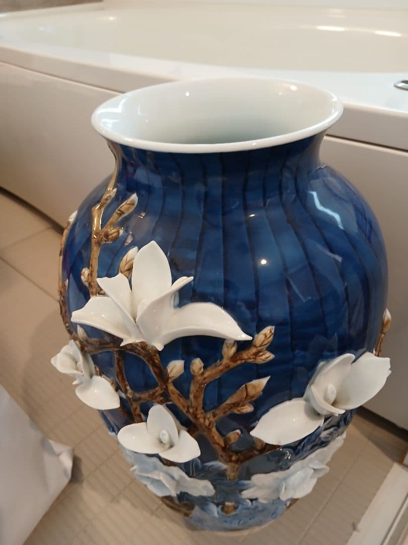 プロフ必読訳有り有田焼緒方松右衛門 大花瓶 木蓮 彫刻 陽刻の大名品 伝統工芸品