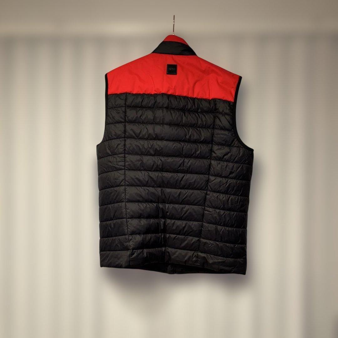 HUGO BOSS ダウンベスト 黒/赤美品