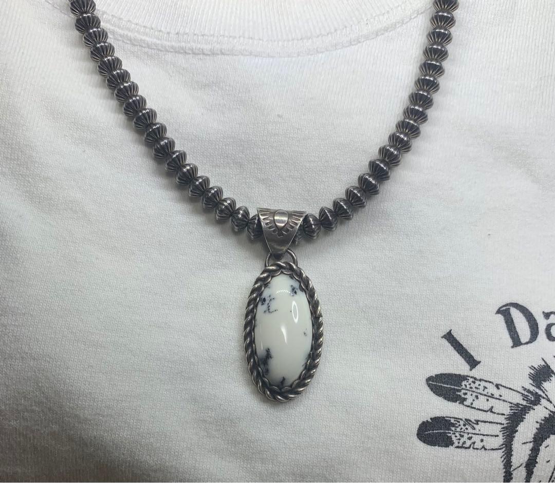 【期間限定値下げ】ターコイズ・ペンダント　ホワイトバッファロー 　tn718