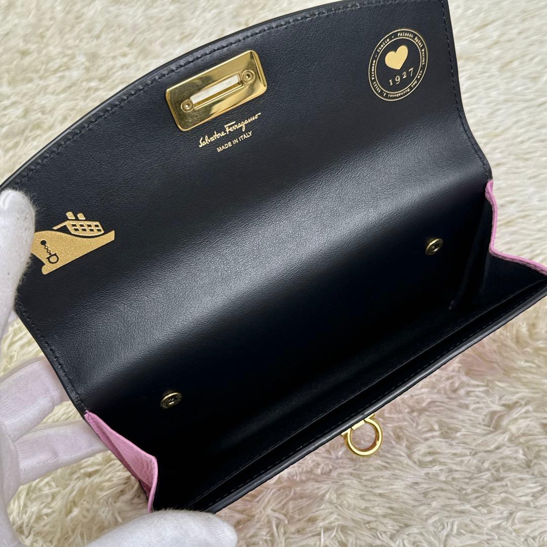 未使用級✨2way フェラガモ　ガンチーニ　ゴールド金具　かぶせ　長財布　レザー