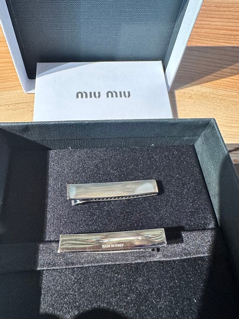 き*ん様 MIU MIU ミュウミュウ エナメルメタル ヘアクリップ 5JF13