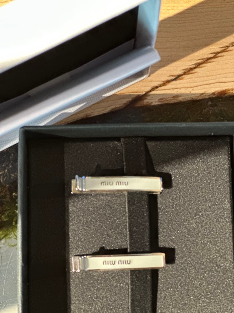 き*ん様 MIU MIU ミュウミュウ エナメルメタル ヘアクリップ 5JF13