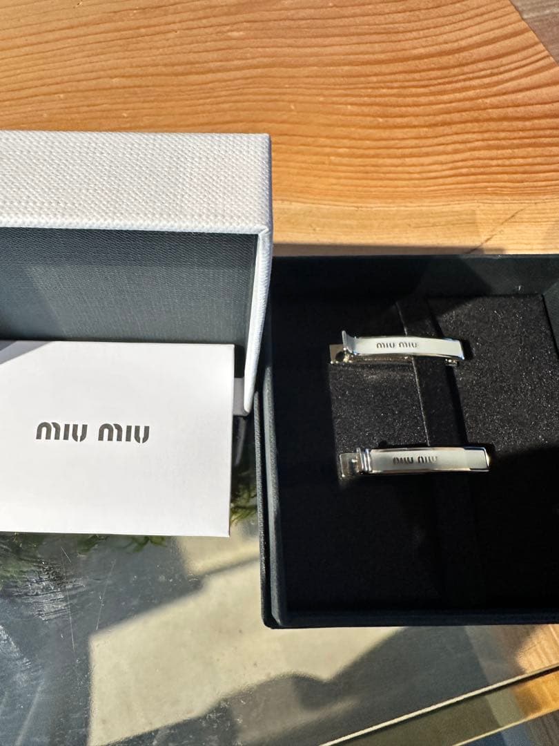 き*ん様 MIU MIU ミュウミュウ エナメルメタル ヘアクリップ 5JF13