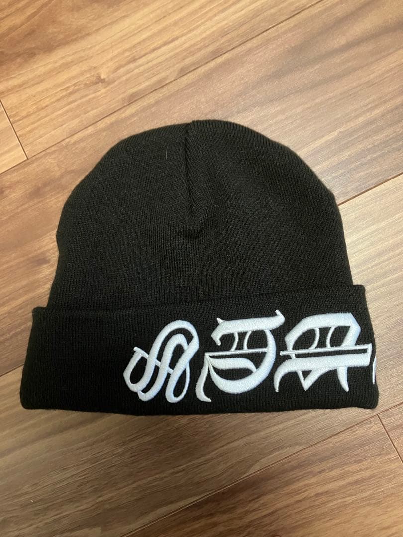 Supreme × New Era® Blackletter Beanie