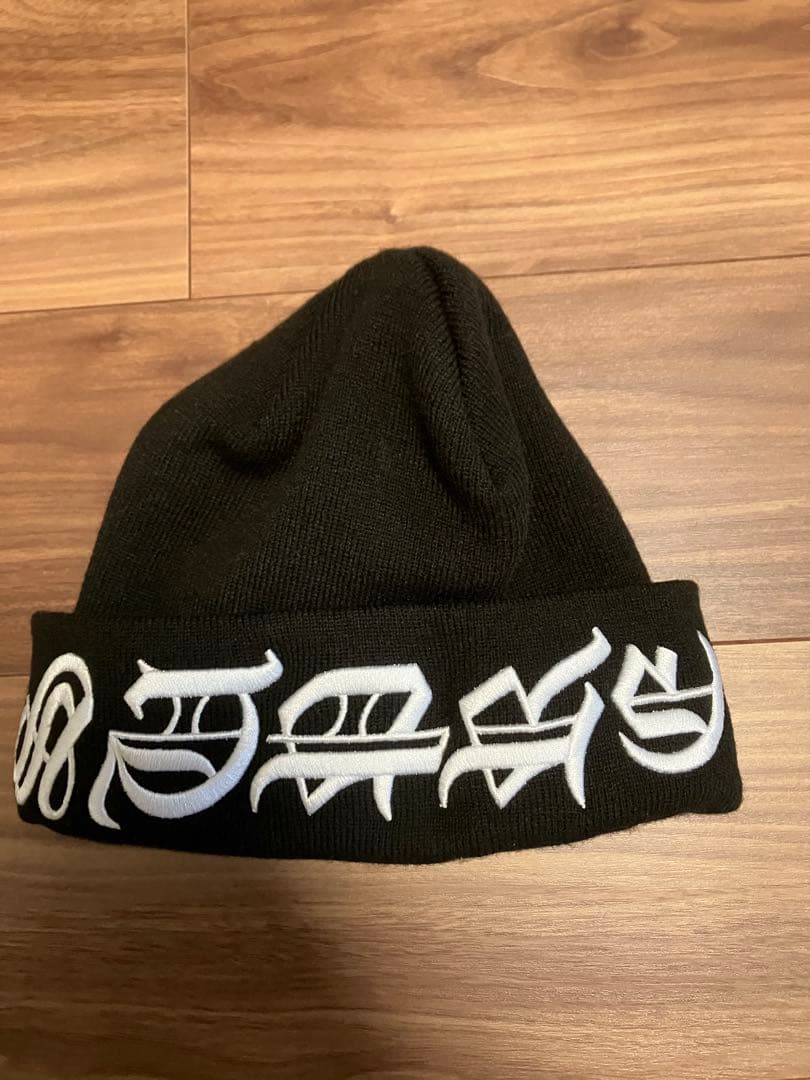 Supreme × New Era® Blackletter Beanie