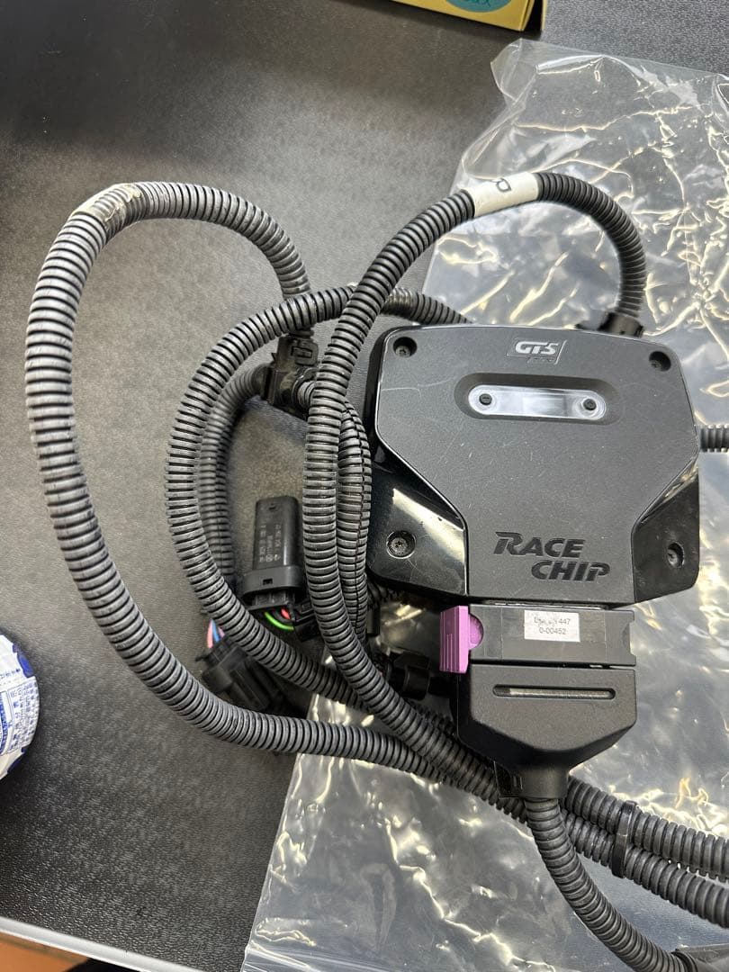  X5 から取り外したRaceChip エレクトロニクスパーツ