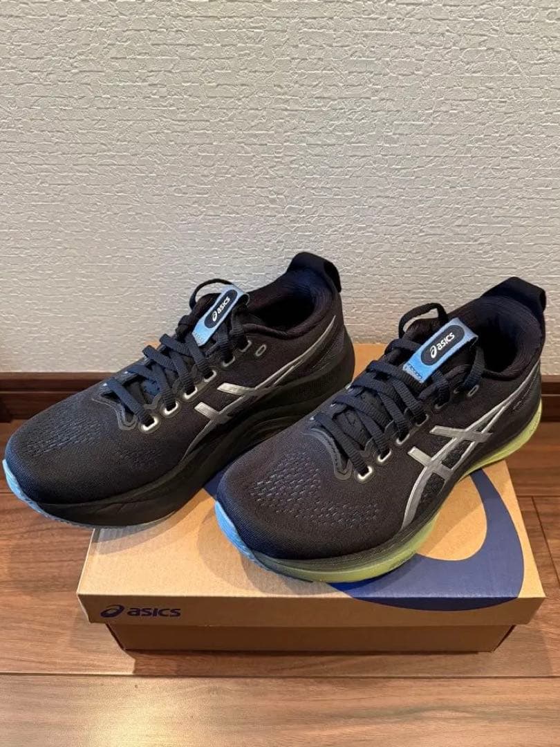 美品 アシックス ゲルカヤノ 32 黒 特別カラー 24㎝