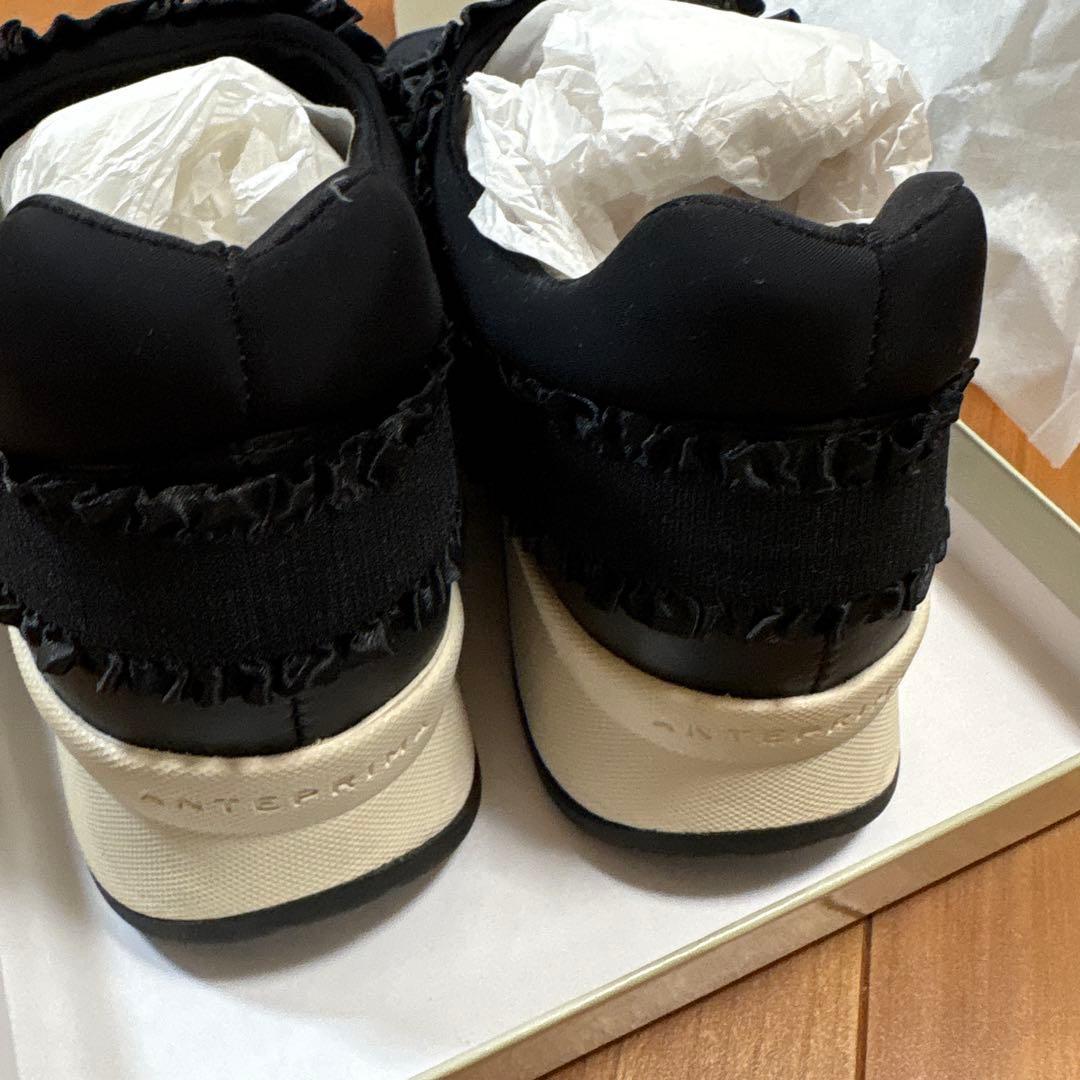 ココロANTEPRIMA アンテプリマ フリルモチーフ ブラックスニーカー