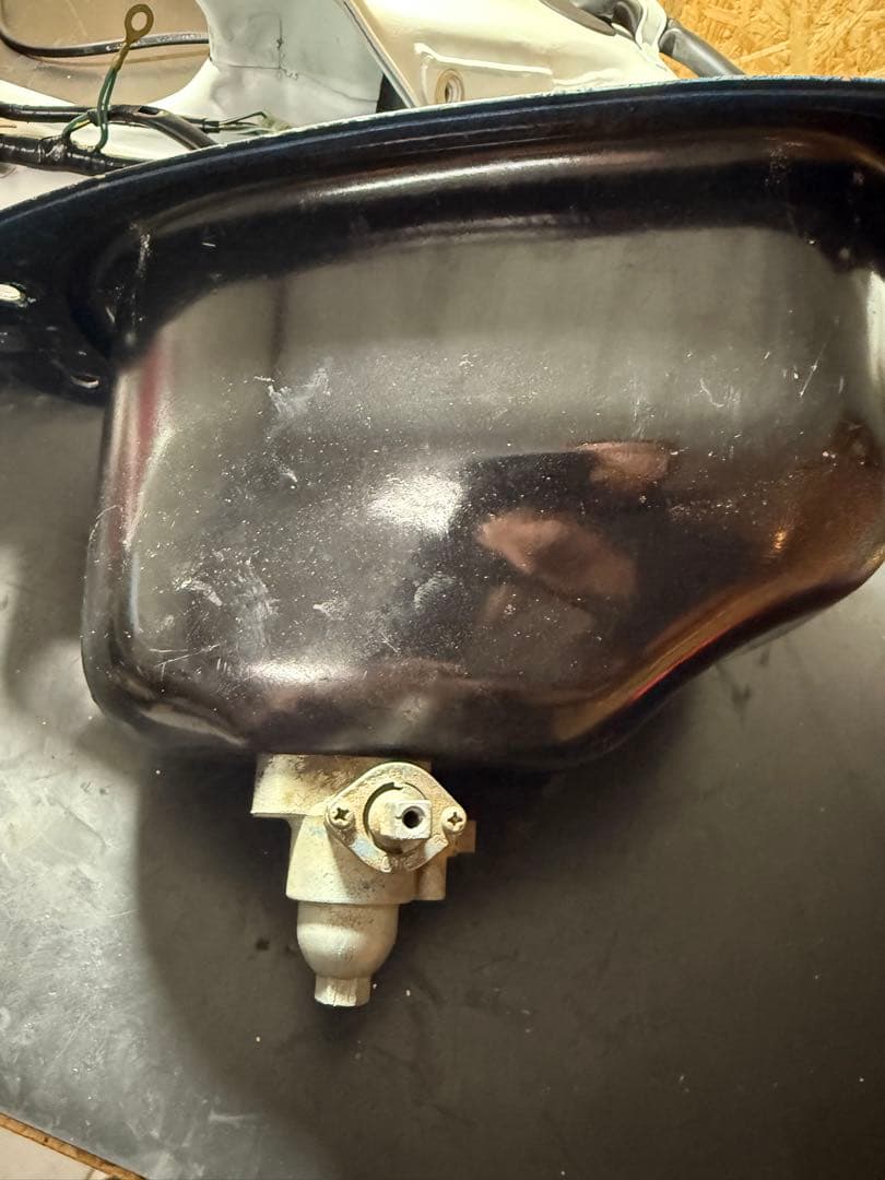 シャリー　純正タンク　新品コック　新品キャップ