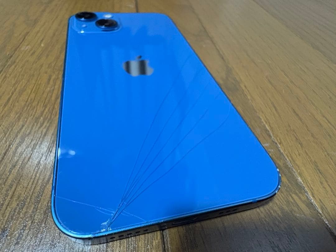 ちょう　Apple iPhone 13 本体128GB 背面ひび割れ有