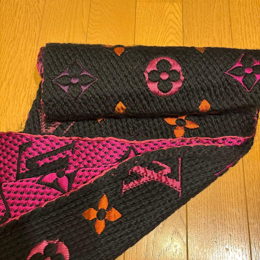 LOUIS VUITTON マフラー 黒/オレンジ／ピンク　［値下げ］