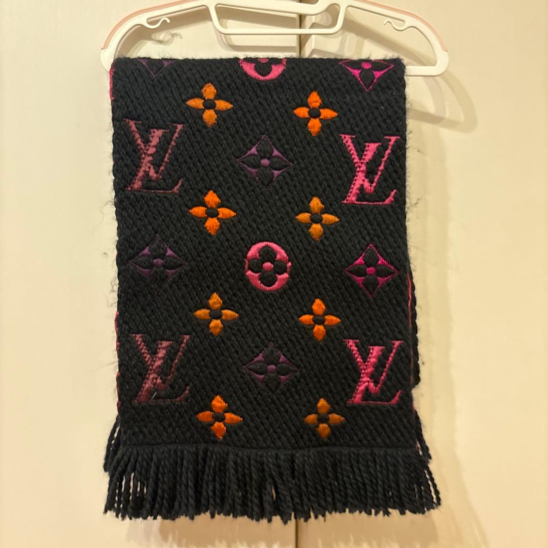 LOUIS VUITTON マフラー 黒/オレンジ／ピンク　［値下げ］