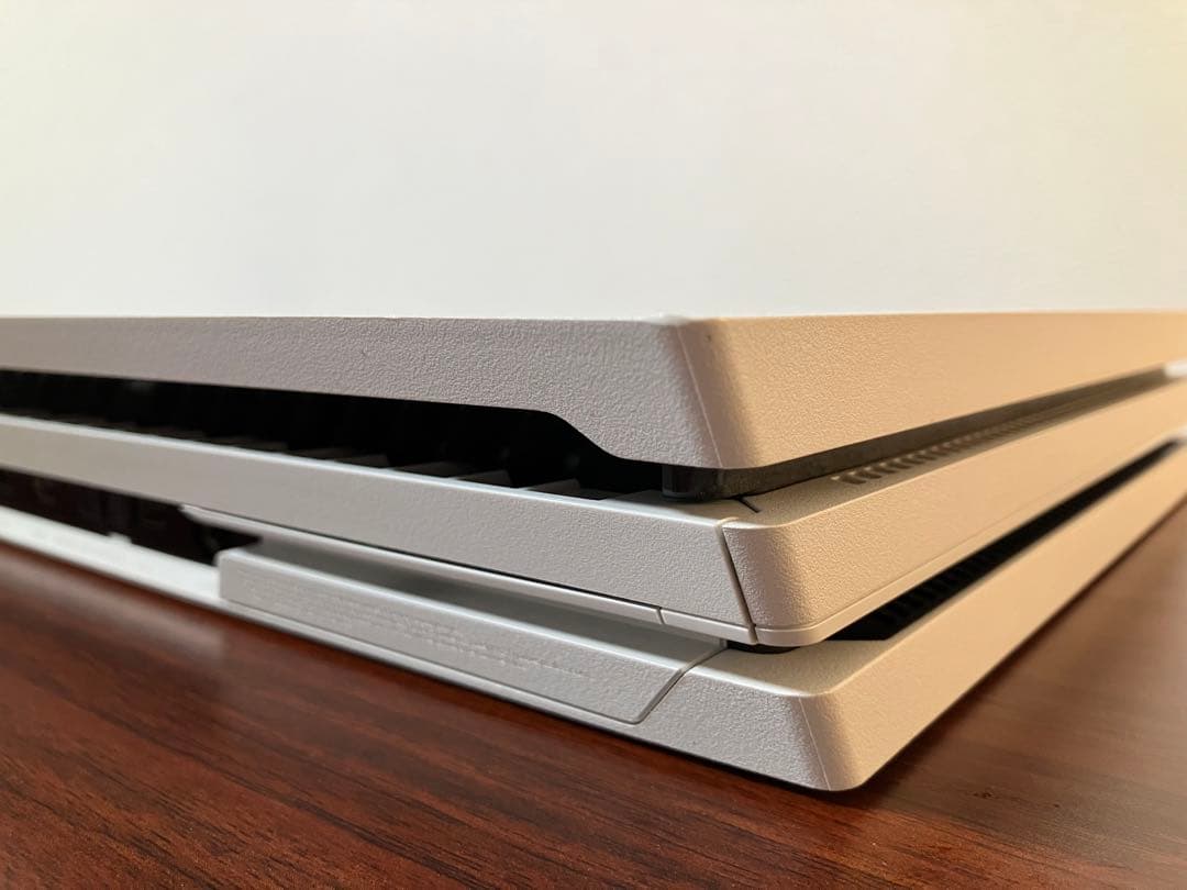 【美品】PS4 Pro 1TB ホワイト CUH-7200B