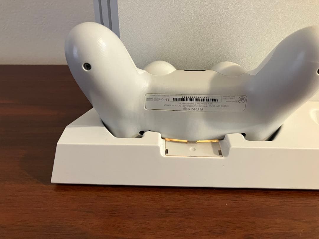 【美品】PS4 Pro 1TB ホワイト CUH-7200B