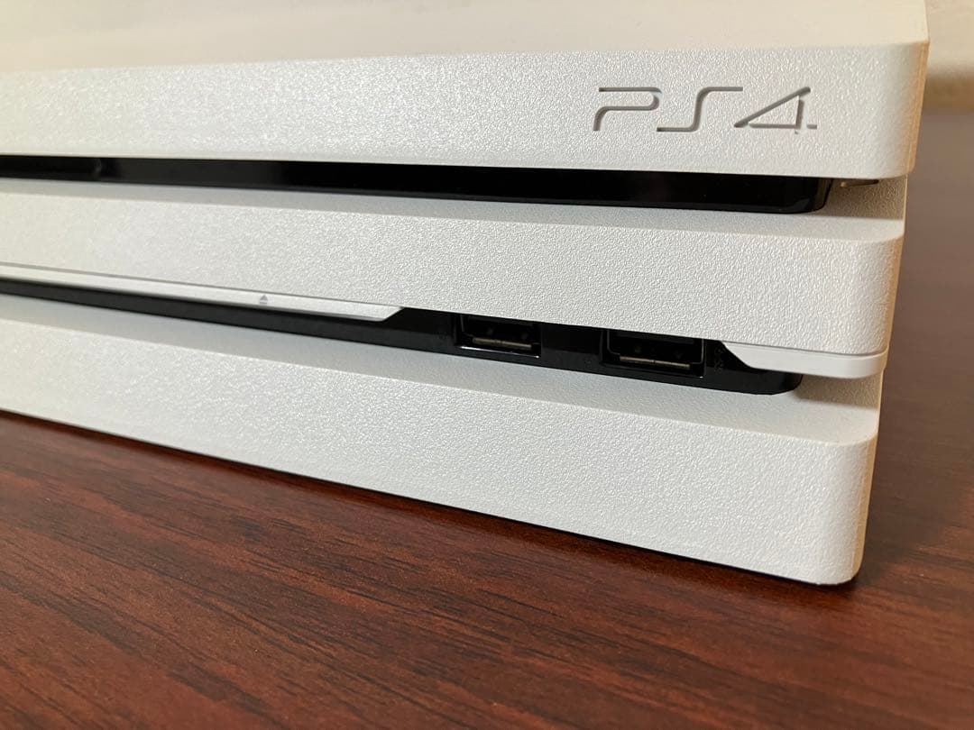 【美品】PS4 Pro 1TB ホワイト CUH-7200B