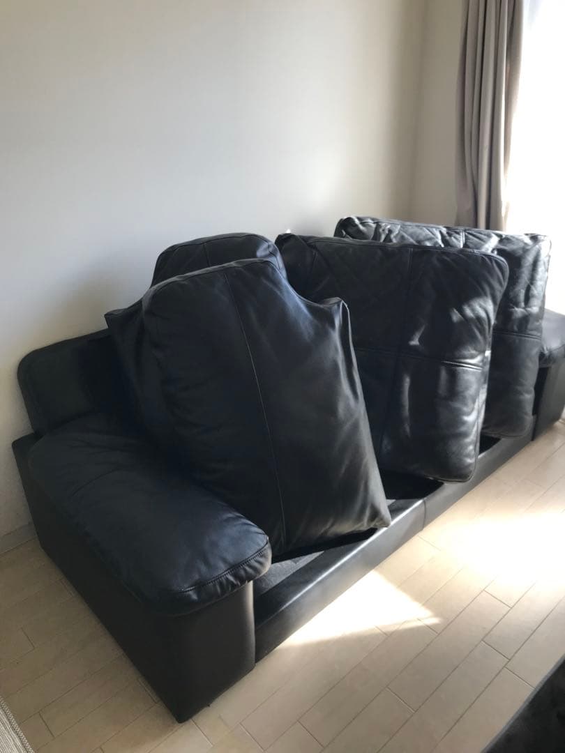 【千葉県市川市引取り限定】２人がけソファ　本革　ブラック　ニトリ