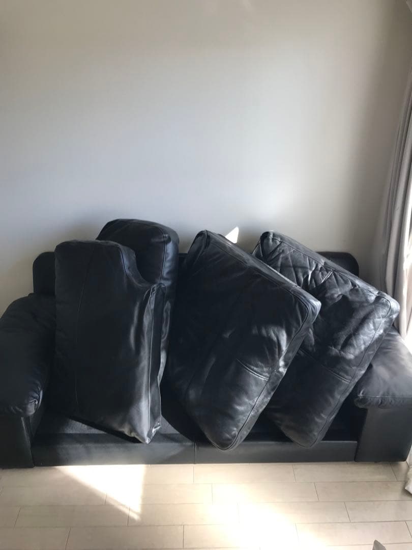 【千葉県市川市引取り限定】２人がけソファ　本革　ブラック　ニトリ