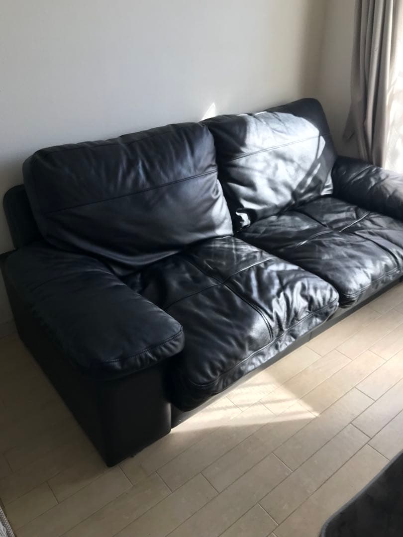 【千葉県市川市引取り限定】２人がけソファ　本革　ブラック　ニトリ