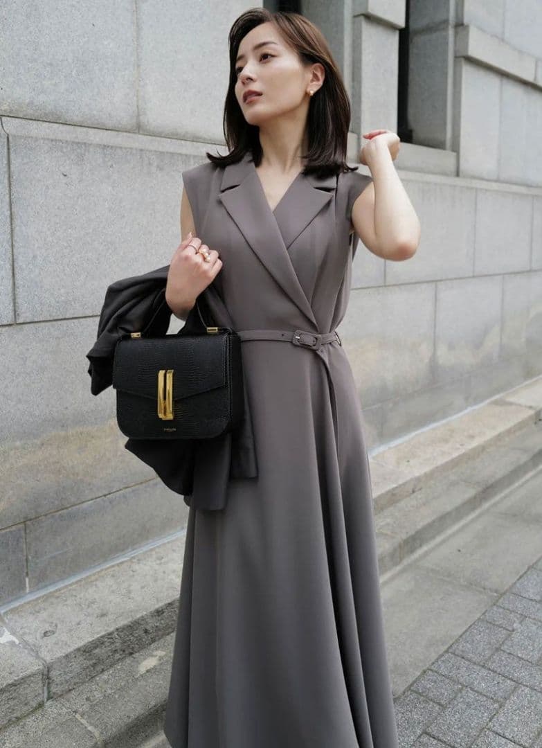 anuans　アニュアンス　ダブルサテンテーラードフレアワンピース