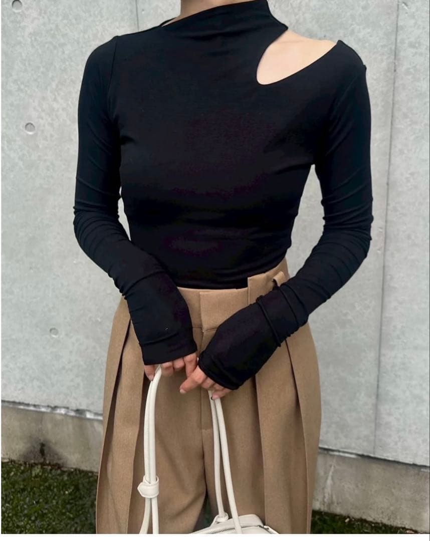 cygne ショルダーオープンカットオフT