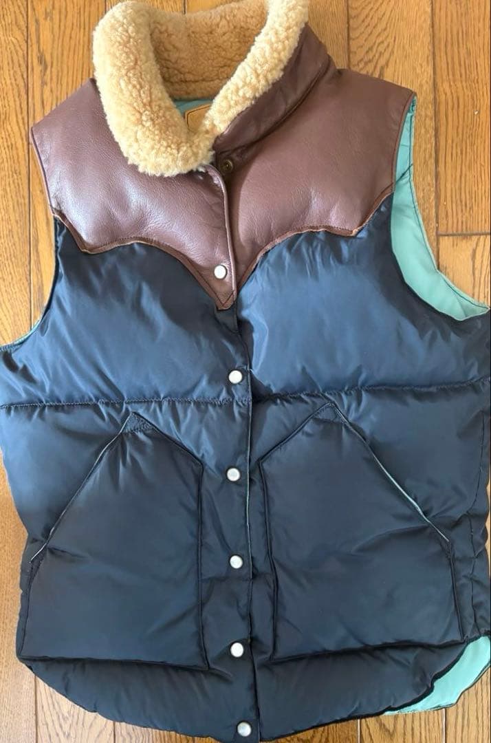 ロッキーマウンテンRocky Mountain Featherbedダウンベスト