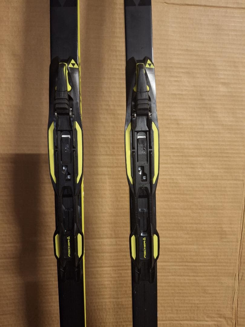 FISCHER スキー板 黒/黄 バインディング付き