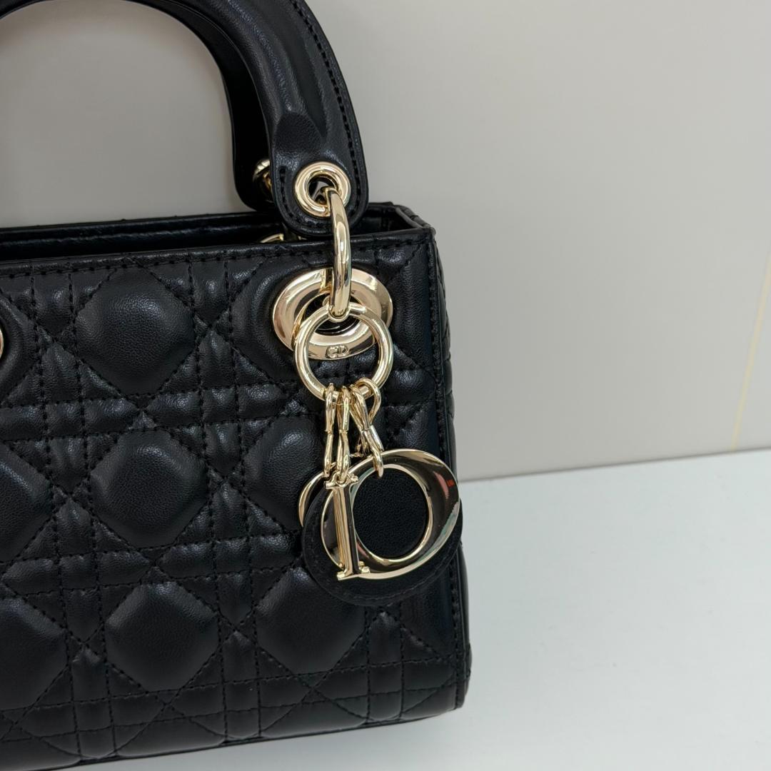 極美品 ブラック レザー ショルダーバッグ~