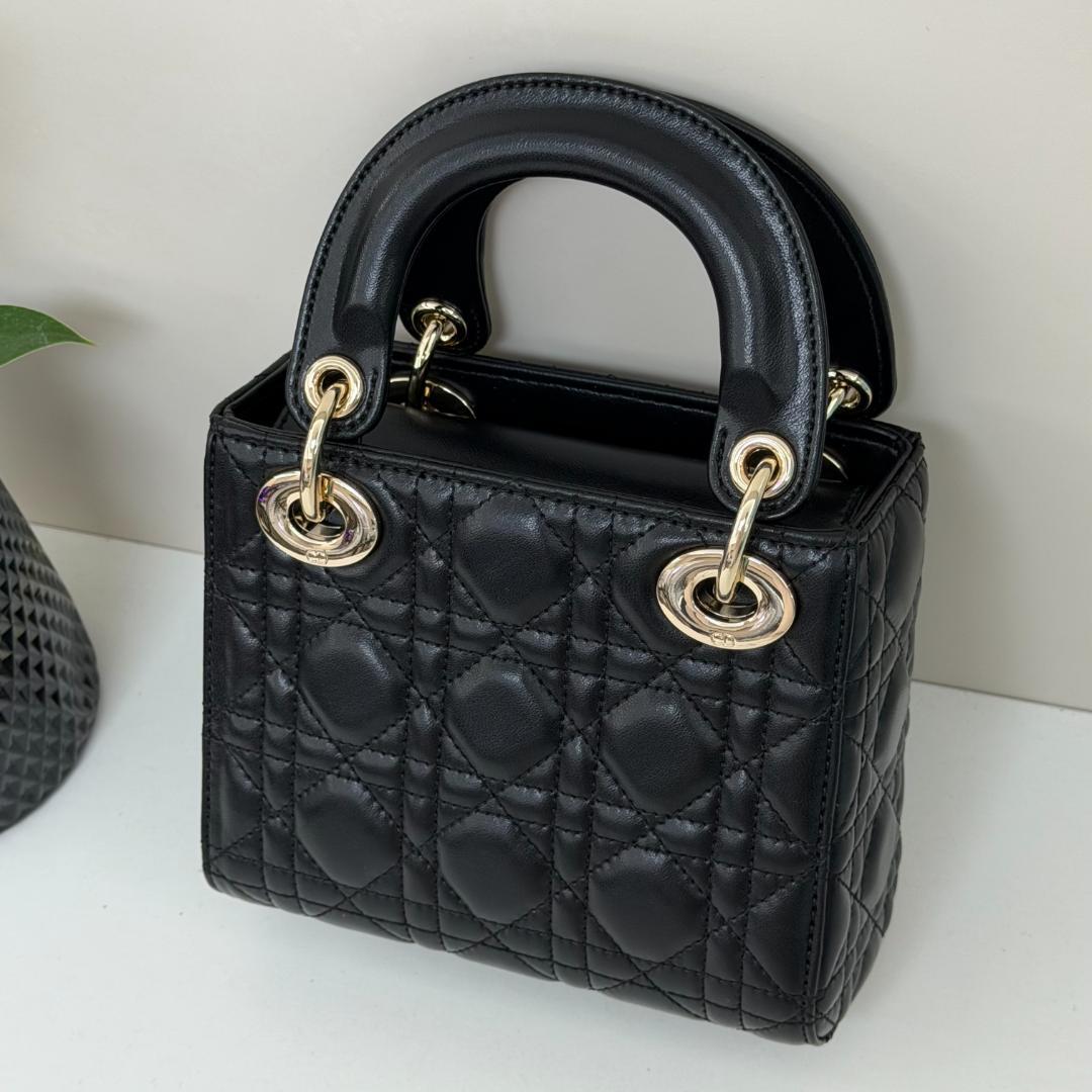 極美品 ブラック レザー ショルダーバッグ~