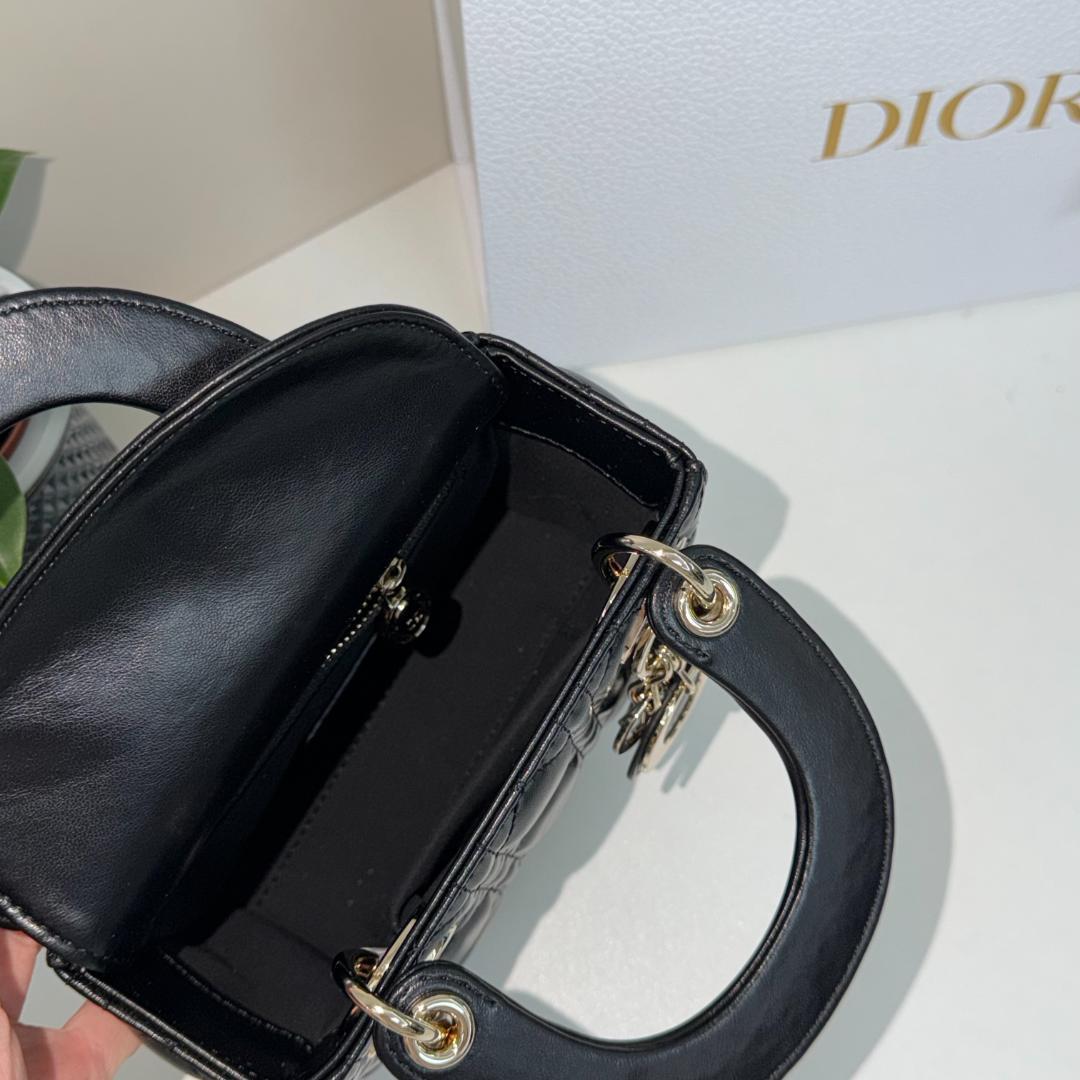 極美品 ブラック レザー ショルダーバッグ~