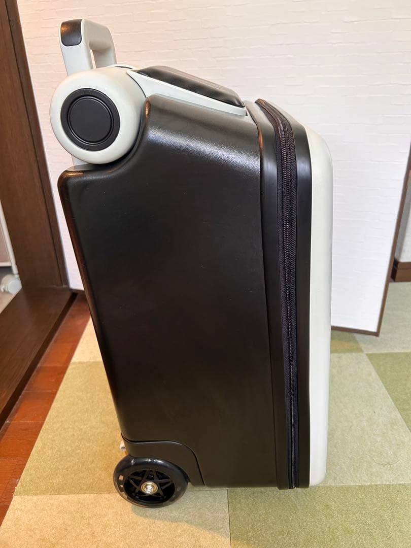 乗れる キャリーケース スーツケース 40L ホワイト（タイヤストッパー付き）