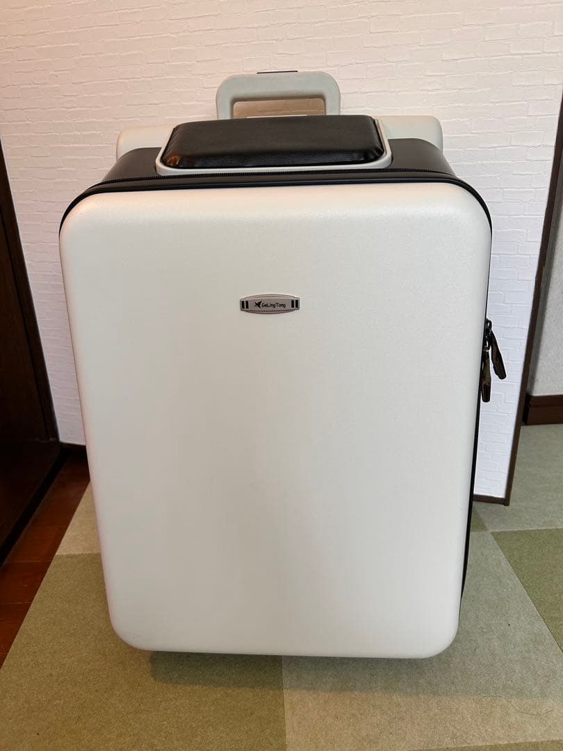 乗れる キャリーケース スーツケース 40L ホワイト（タイヤストッパー付き）