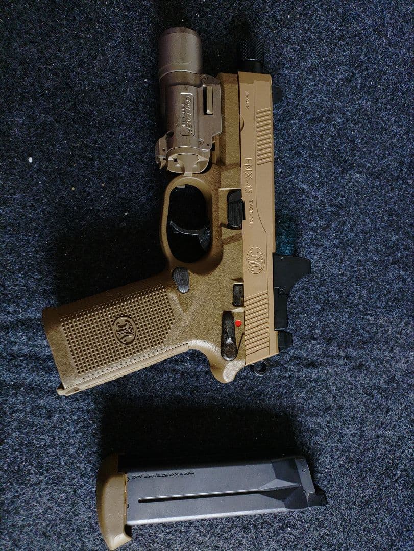FN FNX-45 Tactical FDE タクティカルライト付き