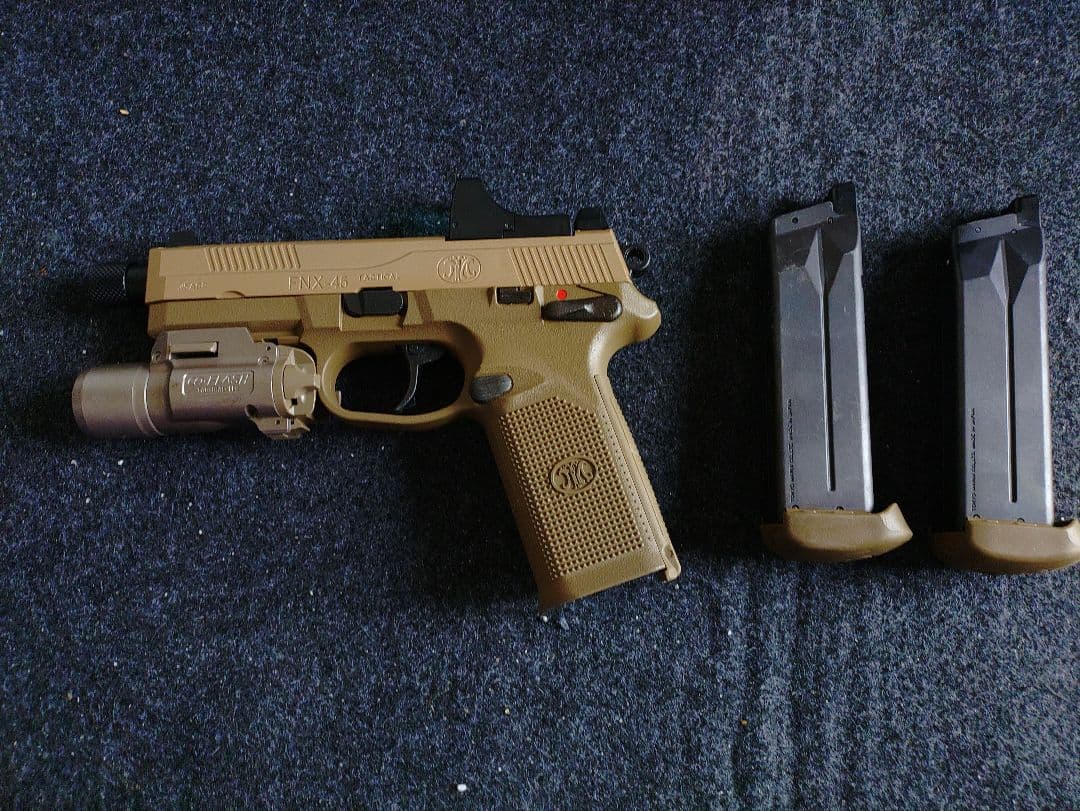 FN FNX-45 Tactical FDE タクティカルライト付き