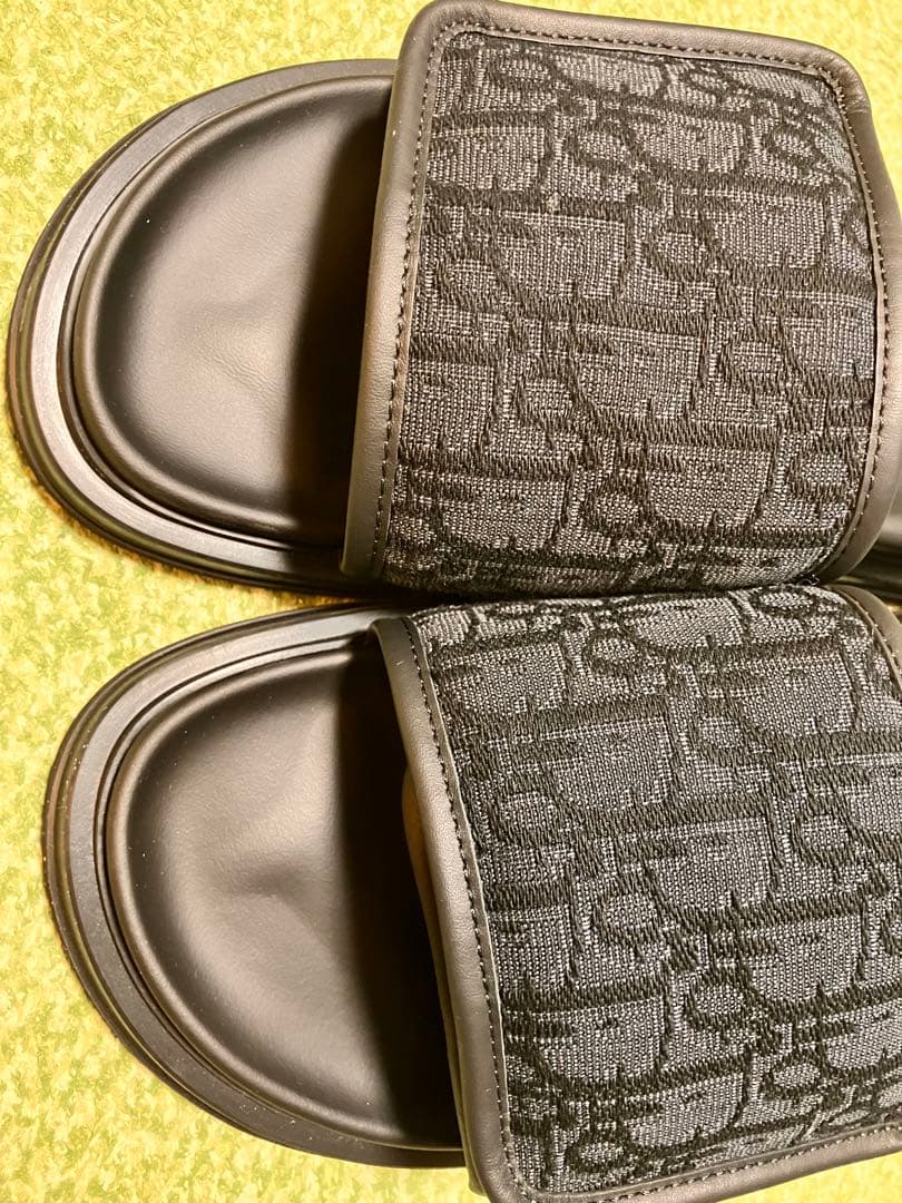 DIOR ブラック サンダル ロゴ入り