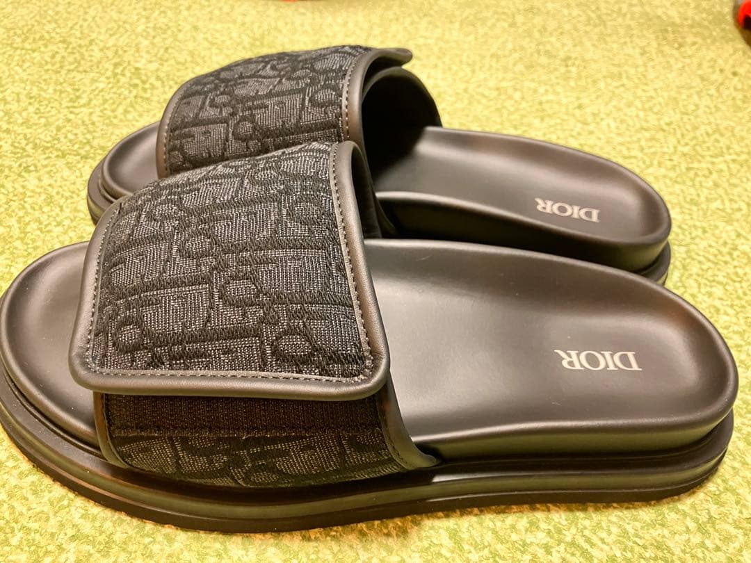 DIOR ブラック サンダル ロゴ入り