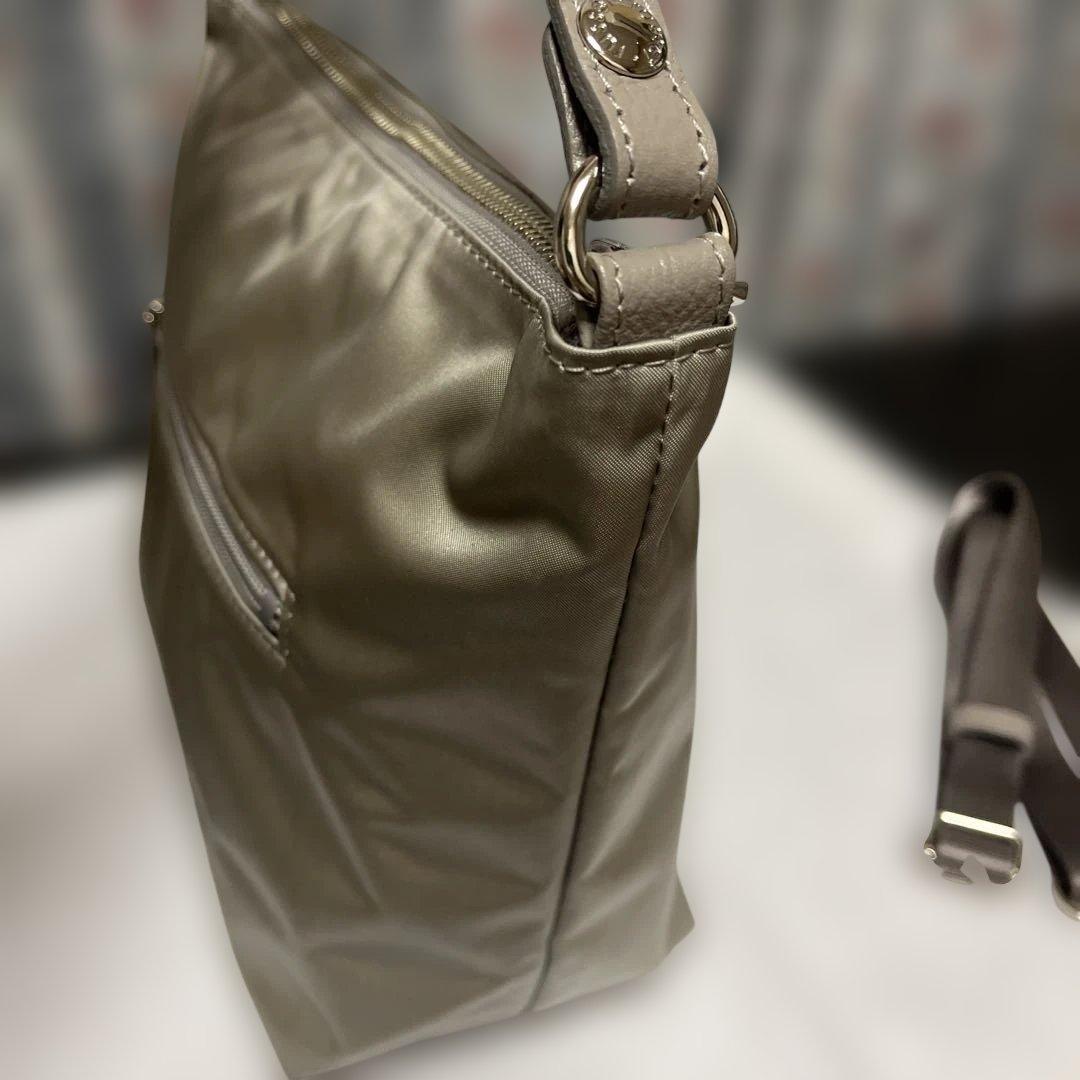 ラシットクラウズナイロンシンプルショルダーバッグ