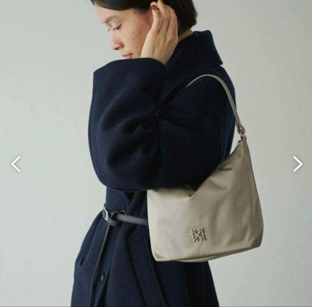 ラシットクラウズナイロンシンプルショルダーバッグ