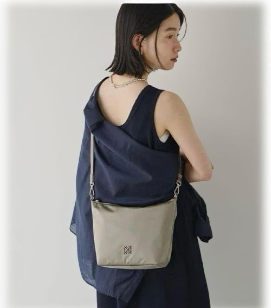 ラシットクラウズナイロンシンプルショルダーバッグ