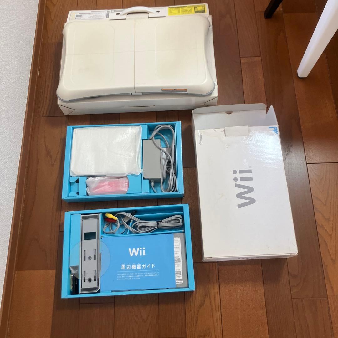 美品！ニンテンドー Wii  とWiiFitのセット