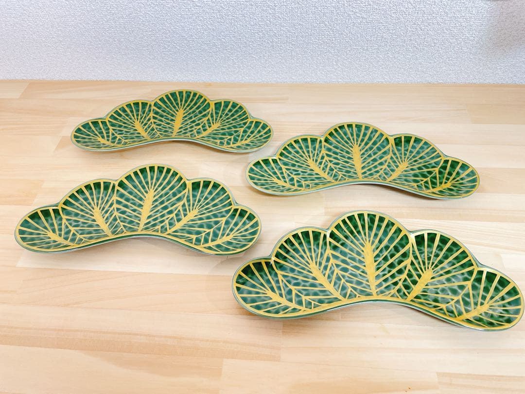 ズバン☆様ご依頼品　有田焼　幸楽窯　錦金松葉形前菜皿　茶緑金　4点セット