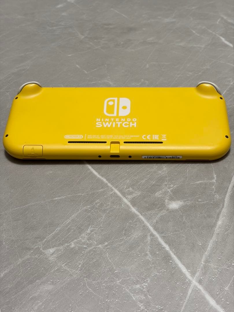 Nintendo Switch Lite イエロー 本体　充電コード無　保証書付