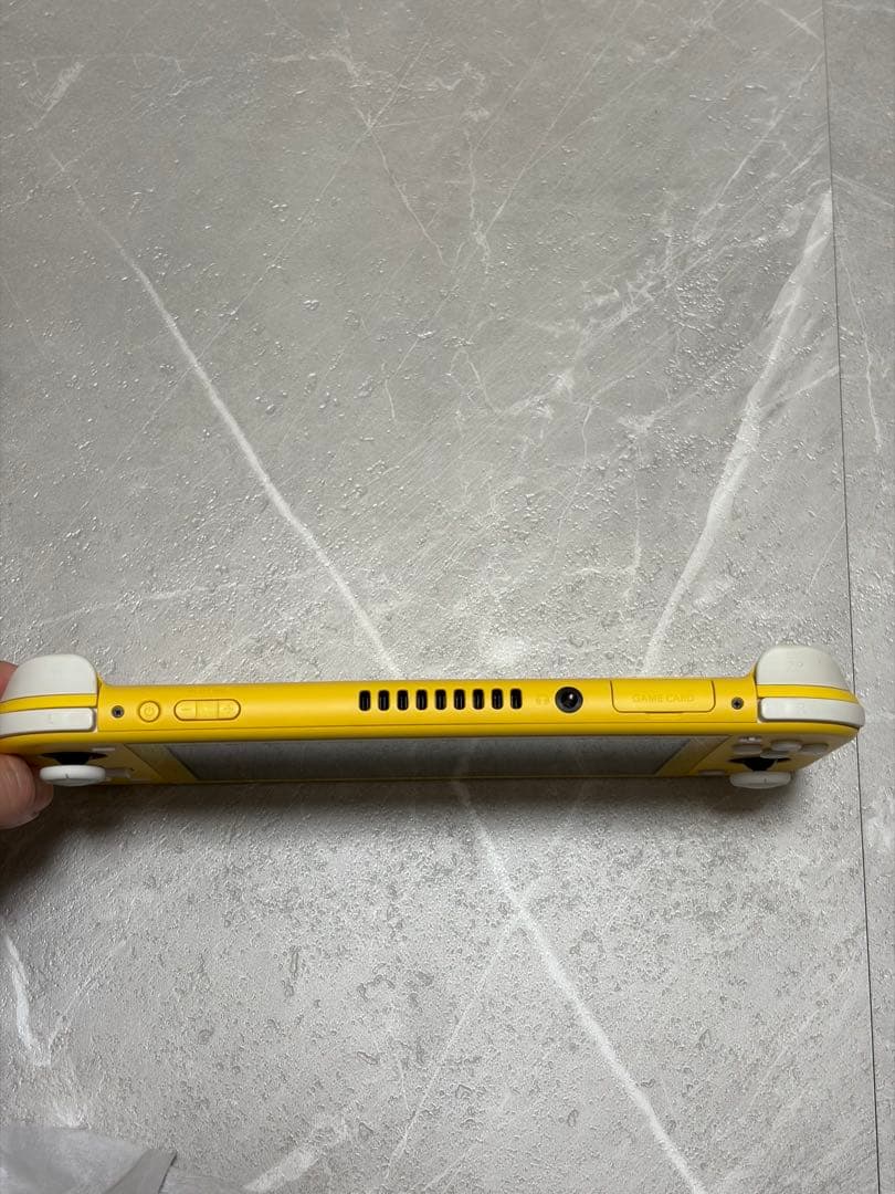 Nintendo Switch Lite イエロー 本体　充電コード無　保証書付