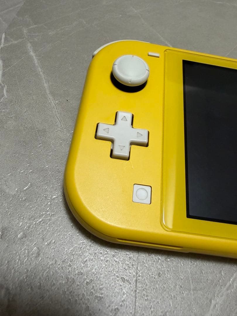 Nintendo Switch Lite イエロー 本体　充電コード無　保証書付