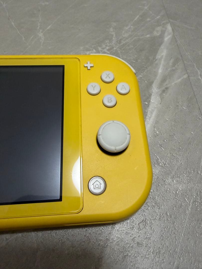 Nintendo Switch Lite イエロー 本体　充電コード無　保証書付