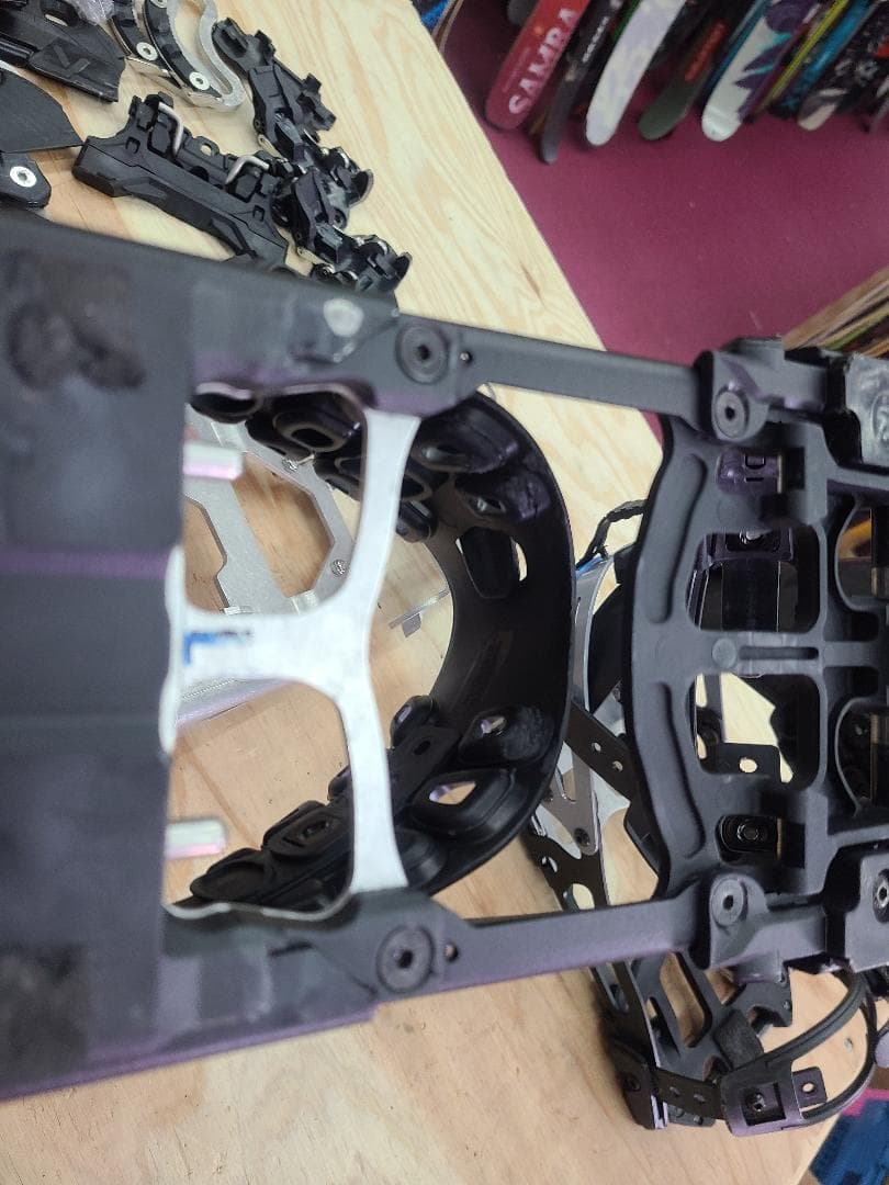 スノーボード L KARAKORAM NOMAD 2023 + CRAMPONS