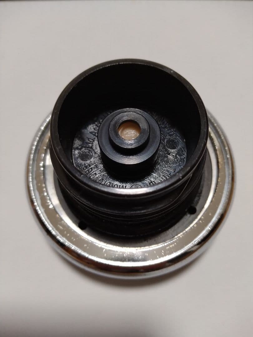 TRIUMPH ボンネビルt100空冷　タンクキャップ キー付き