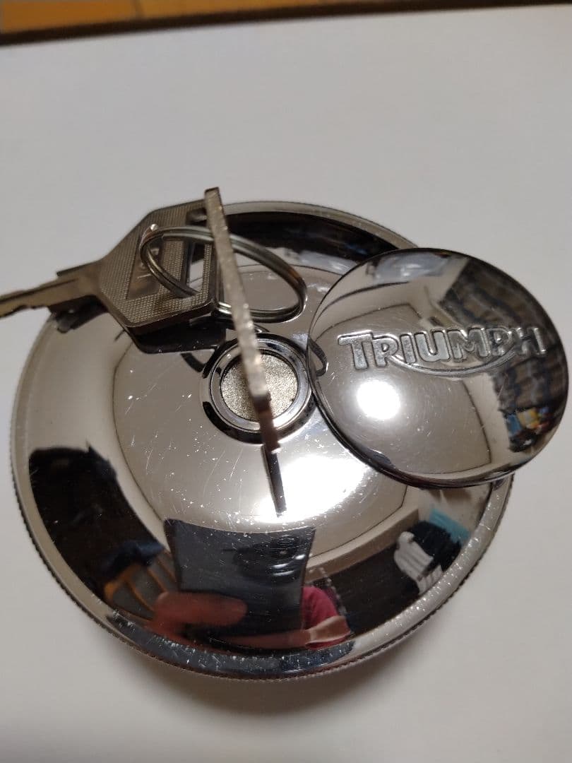 TRIUMPH ボンネビルt100空冷　タンクキャップ キー付き